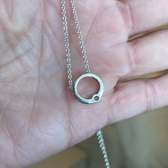 Short necklace with a circular and CZ pendant - Picture 4 of 4